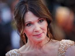 Iris Berben über den Tod und ihren Film "Und dann steht einer auf und  öffnet das Fenster"