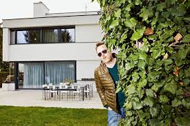 You're one click away from using skout, sign up or login using your facebook or google account. Wenn Im Wohnzimmer Ein Film Gedreht Wird Bauen Wohnen Derstandard At Immobilien
