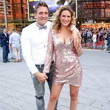 Wir sagen herzlichen glückwunsch der. Janni Honscheid Peer Kusmagk Erwartet Das Love Island Paar Einen Sohn Gala De