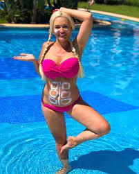 Erbliche veranlagung kann das risiko erhöhen, dass dehnungsstreifen entstehen. Cellulite Bilder Auch Stars Haben Orangenhaut Brigitte De