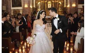 El cantante dominicano prince royce y la actriz estadounidense emeraude toubia se casaron en una ceremonia privada, así lo informó por su parte, prince royce acompañó la portada con el siguiente mensaje: 260 Emeraude Toubia Ideas Emeraude Toubia Isabelle Lightwood Shadowhunters