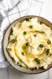 Horseradish Mashed Potatoes In 2020 Horseradish Mashed Potatoes Mashed Potato Recipes Potatoes