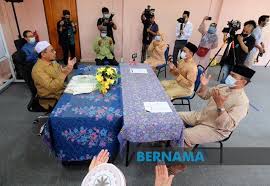 20m pejabat agama islam perak. Moh Kita On Twitter Berita Terkini Muhammad Razif Mohd Nasir Dan Fatin Nabilah Hussain Menjadi Pasangan Pertama Bernikah Di Pejabat Agama Islam Daerah Ipoh Ketika Dalam Tempoh Pkp Yang Nak Bernikah Dalam