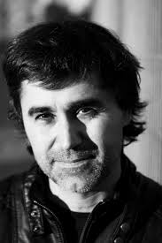 Simon to book an appointment. Pedro Simon La Esfera De Los Libros