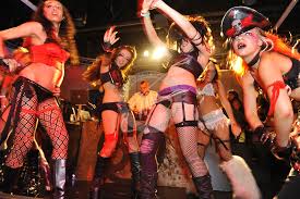 Both men and women can develop body coordination with simple party dance and club dance moves that they can use on their own or with a partner of the opposite sex. Hollywood Dancing Girls In Lingerie In A Hot Club Michael Tullberg