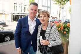ওলন্দাজ ফুটবলার ও ম্যানেজার (bn); Zo Ziet De Vrouw Van Louis Van Gaal Eruit