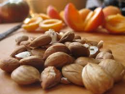 Dans une terrine, mélanger les abricots, le sucre et le jus de citron. Amandes Ameres D Abricot Bio Anti Cancer Naturel Puissant Amande Bio