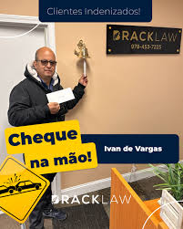 Hoje foi dia de comemoração aqui na Brack Law! 🎉 O Jobison de Oliveira  veio retirar seu cheque de indenização, garantindo o que era seu por  direito. Além disso, Maria de Vargas
