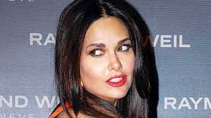 Raaz 3 3d movie 2020 full hindi movie emran hasmi bipasha bashu new movie latest movie. What Is Haunting Esha Gupta