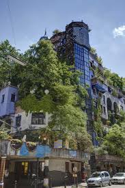 Begrenzte ressourcen, effiziente energieversorgung und eine alternde gesellschaft sind die neuen herausforderungen für architekten. Hundertwasser Wohnhausanlage Der Gemeinde Wien Hundertwasser Haus