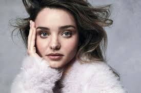 Anda juga dapat menggunakan riasan wajah untuk mendapatkan ilusi wajah memilih potongan rambut yang tepat. 5 Cara Membuat Pipi Tirus Secara Alami Yang Mudah