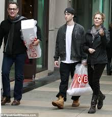 Posted by celebfan at 3:11 pm feb 28th. Tom Hanks Son Chet Haze Releases Rap Single Daily Mail Online