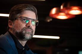 2W sees IPO further away, seeks plan B