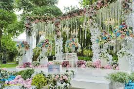 In this playlist you will get the idea of how to create floating flowers decoration for glass bowl. Stylish Pool Wedding Decorations That Will Take Your Breath Away