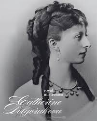 ♡ 𝐓𝐡𝐞 𝐥𝐨𝐯𝐞𝐬 𝐨𝐟 𝐇𝐞𝐥𝐞𝐧, 𝐐𝐮𝐞𝐞𝐧 𝐌𝐨𝐭𝐡𝐞𝐫 𝐨𝐟  𝐑𝐨𝐦𝐚𝐧𝐢𝐚 Helen undoubtedly had a disastrous marriage and was  surrounded by difficulties. She was a strong and determined woman. However,  she was not saved