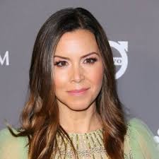 MONIQUE LHUILLIER, ONE OF HOLLYWOOD'S FAVORITE DESIGNERS 🚺🎀💯 🎀 Monique  Lhuillier (born September 15, 1971 in Cebu City, Philippines) is the  daughter of Michel and Amparito Lhuillier of the M Lhuillier business