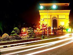 Simpang lima gumul atau biasa disebut dengan slg adalah salah satu monumen yang dimiliki kabupaten kediri. Monumen Simpang Lima Gumul Yang Wajib Dikunjungi Jelajahnesia Com