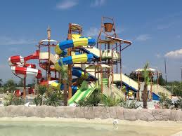 La seconde phase de travaux est donc en cours, et la superficie totale du futur parc sera de 5 hectares (20 % sur le territoire communal de roquefort, et 80. Le Nouveau Parc Aquatique Splashworld Provence A Ouvert Ses Portes