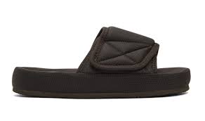 It was a small collection—about 30 pieces total in just 18 looks, plus one west's strongest footwear relationship is obviously with his sneakers, but he actually has a long (and even tumultuous) history with slides. Kanye West Yeezy Fabric Slides Nmd Xr1 Pk Black Grey Color Shoes Online