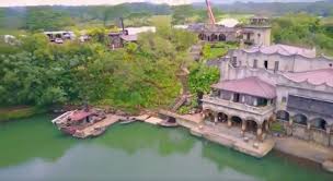 With emily blunt, dwayne johnson, jesse plemons, paul giamatti. Jungle Cruise Set Sneak Peek Shared By Dwayne Johnson Film