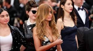 In an airport hotel on the outskirts of paris, a silicon valley engineer abruptly chucks his job, breaks things off with his wife, and holes up in his room. Zahia Dehar Award Winning Roschdy Zem Bright Robin Renucci Eloquent