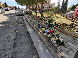 Ο γιώργος χουλιάρας, ένας από τους σημαντικότερους δημοσιογράφους που συνετέλεσε τα μέγιστα στην ανάπτυξη της κυπριακής τηλεόρασης, έχασε νωρίς το πρωί της δευτέρας, 10 μαΐου. Giwrgos Karaibaz Loyloydia Kai Keria Sto Shmeio Opoy Dolofonh8hke O Dhmosiografos Ta Nea