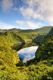 This entry was posted in 2016 deutsch inua langtur on 28.05.2016 by karin wir liegen im hafen in lajes das flores an einem (mal wieder etwas zu kurzem) fingersteg. Flores Island Azores