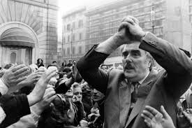 Così la comunità, fondata da vincenzo muccioli scomparso nel 1995, commenta sanpa: Chi Era Vincenzo Muccioli Fondatore Della Comunita Di San Patrignano E Protagonista Della Serie Sanpa Il Riformista