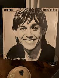 Jennifer Lopez- let's get loud or Waiting for tonight 🍾🎉