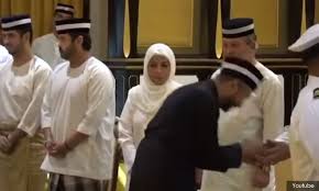 Dirinya segera melakukan serangkaian tindakan angkatan laut yang memenangkan kendali. Malaysiakini Tmj Respons Video Dakwa Mukhriz Tak Salam Sultan Johor