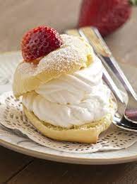 Maybe you would like to learn more about one of these? Momento Goloso 10 Dessert Con La Panna Montata