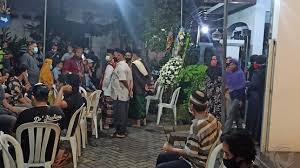 Wartawan telah mengkonfirmasi personel trio macan yang terlibat kecelakaan beruntun itu adalah yuselly agus stevy alias chacha sherly, dan juga telah dikonfirmasi manajernya, okky. Wuoxbngucjyilm