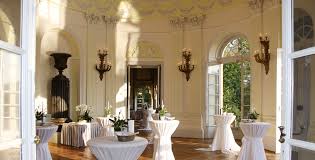 Am schloss monrepos wurden die paarbilder aufgenommen. Traumhochzeit In Ludwigsburg