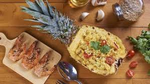 Siapkan pinggan tahan panas, susun separuh kol di dasarnya, taburkan. Bikin Laper Digoyang Lezatnya Nasi Goreng Nanas Dan Kakap Kukus Thailand
