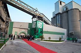 In romania, grupul este prezent in productia de ciment, betoane si agregate prin companiile carpatcement holding, carpat cimentul este produs in cele trei fabrici aflate la bicaz, deva si fieni. Cimentul 100 De Ani De Istorie NeintreruptÄƒ La DamboviÈ›a