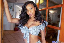 Ebony Mature Porn satisfies horny black milf - Milf Trip