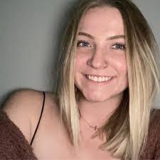 Adriana Hopper's Instagram, Twitter & Facebook