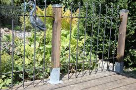Die Montage War Sehr Einfach Anbei Erhalten Sie Ein Paar Fotos Die Zaunelemente Wurden So Verbaut Dass Man Sie Jederzeit Aushang Hundezaun Garten Gartenzaun