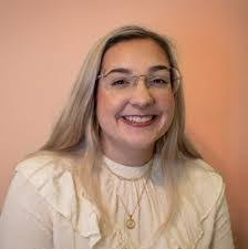 Nadia Maier's Instagram, Twitter & Facebook