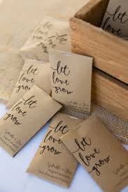 Gastgeschenk Hochzeit Blumensamen In Kraftpapiertute Boho Hochzeit Let Our Love Grow Lasst Un Seed Wedding Favors Rustic Wedding Favors Wedding Gift Favors