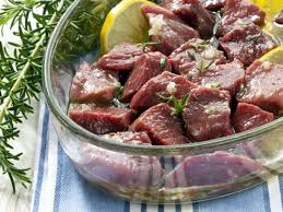 Pentru extra aromă am pus și coajă de lămâie. Reteta Bait Pentru Carne De Vanat