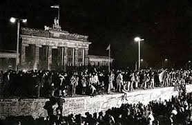 Resultado de imagen para imagenes caida del muro de berlin