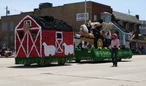 R & j machine manufactures and sells high quality docks, boat lifts, marine railways, and custom fabricated waterfront products in ontario, canada. Barn Float Holiday Parade Floats Parade Float Theme Homecoming Parade