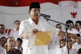 Ketika menyanyikan lagu maju tak gentar semangat dan rasa cinta pada indonesia semakin bertambah. Diiringi Lagu Maju Tak Gentar Prabowo Salami Pendukung Republika Online