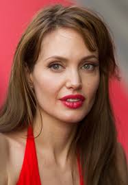 Rouge à lèvres carmin, coquelicot, pourpre. 1001 Conseils Pour Trouver La Couleur De Cheveux Pour Yeux Vert Parfaite