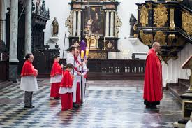 W wielkim poście zaczęła się nieustanna walka o życie mojego taty. Droga Krzyzowa Wielki Piatek Galerie Archikatedra Oliwska W Gdansku