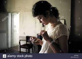 Ольга куриленко) (berdjansk, 14 november 1979) is een frans model en actrice van oekraïense afkomst. Olga Kurylenko L Annulaire Der Ringfinger 2005 Stockfotografie Alamy