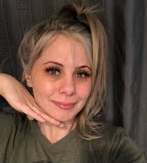 Nicole Hunt's Instagram, Twitter & Facebook