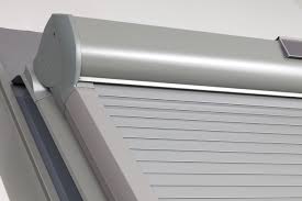 Wohndachfenster Mit Integriertem Rollladen Wohndachfenster Dachfenster Fenster Rolladen Rollladen Rollo Dachf Dachschrage Fenster Dachfenster Rollladen