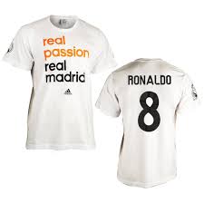 Tym razem mamy coś dla fanów piłki nożnej, a w szczególności kibiców drużyny real madryt. Koszulka Adidas Real Madrid Tee Ronaldo M67685 Basketo Pl
